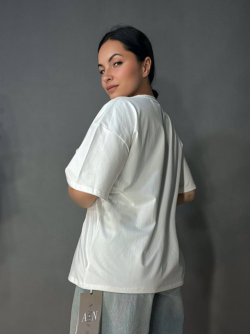 Футболка женская A-N 27009 оверсайз с вырезом в форме сердца с камнями, белый, one size Киев - изображение 14