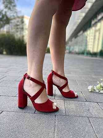 Nivelle Красиві жіночі босоніжки замшеві червоні на високому стійкому каблуці NIVELLE 1815/9510 Коломия