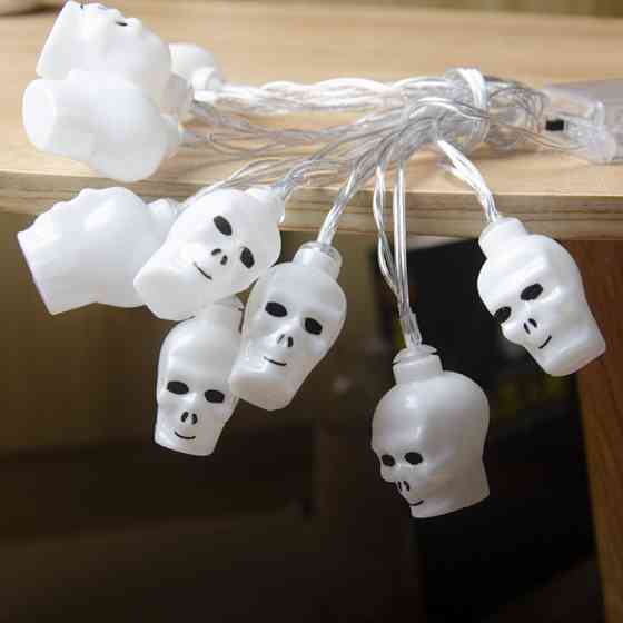 Гирлянда на Хэллоуин Черепа 150 см 10 led 4 на 2 см белый Киев