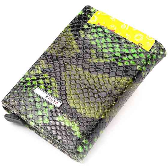 Лакированная визитница из натуральной фактурной кожи под змею KARYA 20987 Зеленый Киев