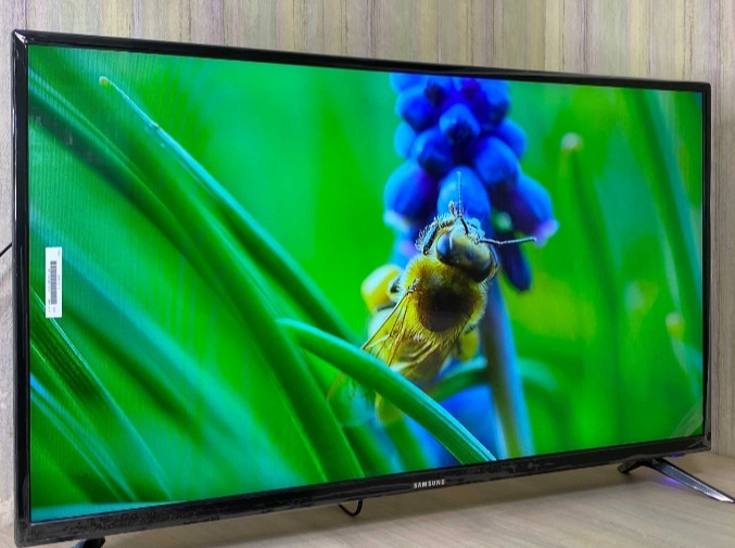 Тонкий телевизор Samsung 34