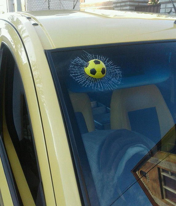 М'ячик у вікні авто жовтий футбольний наклейка прико Київ - фото 6