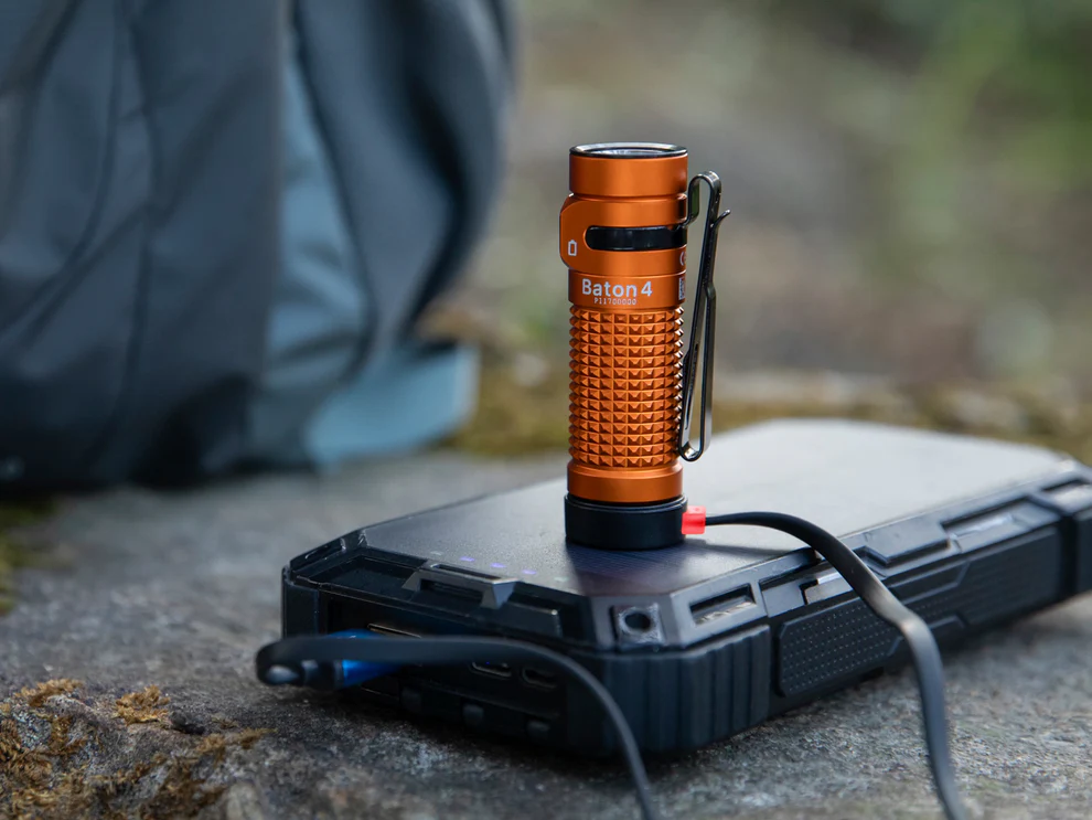 Ліхтар Olight Baton 4 Orange — Потужний EDC ліхтарик 1300 лм, дальність 170 м, магнітна зарядка, IPX-8, акумуляторний Київ - фото 8
