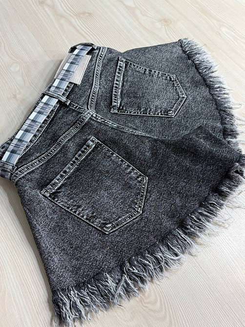 Шорти жіночі джинсові Liana 4-037 короткі розкльошені А-силует з бахромою і ременем чорні, чорний, З2, 32, 83 см Київ - фото 9