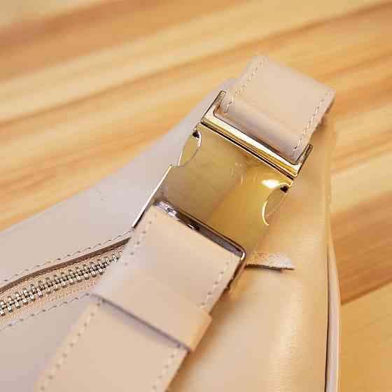 Практична шкіряна сумка на пояс Бежевий (GRANDE PELLE) Київ