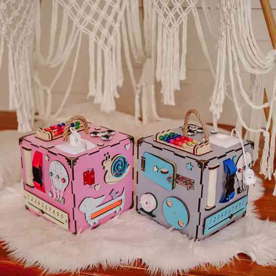 Развивающая игрушка Бизикуб Temple Group TG200162 23х23х23 см Розовый Винница