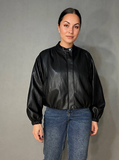 Куртка жіноча Ou Mai 3351 з екошкіри бомбер на блискавці комір-стійка оверсайз чорна, чорний, L Київ - фото 6