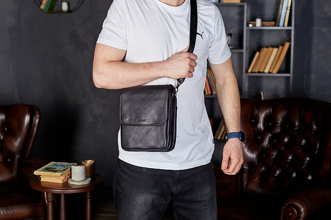 Сумка с клапаном через плечо кожаная черная Tiding Bag TD-20033 Каменское - изображение 7