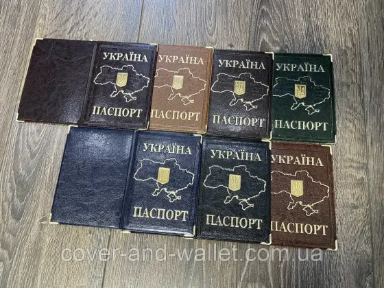 Обложка на паспорт с картой Украины и гербом Киев
