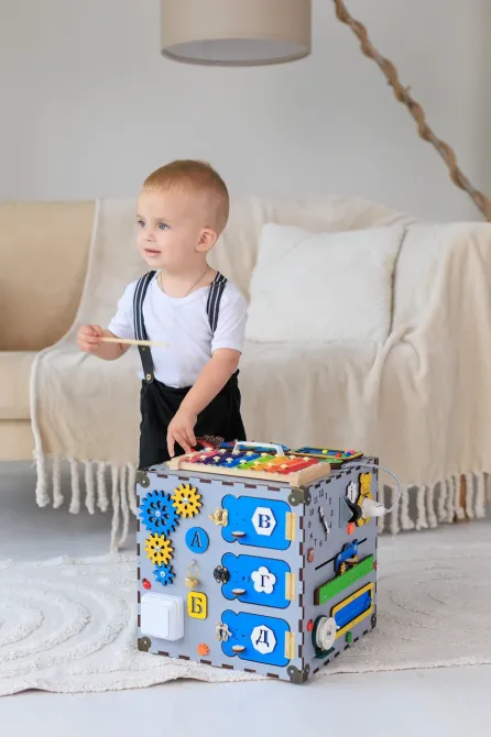 Бизиборд Бизикуб от 6 мес для мальчика 30*30*30 Серый детский Развивающий Бизиборд для мелкой моторики детский Бизиборды Монтессор Тернополь - изображение 17