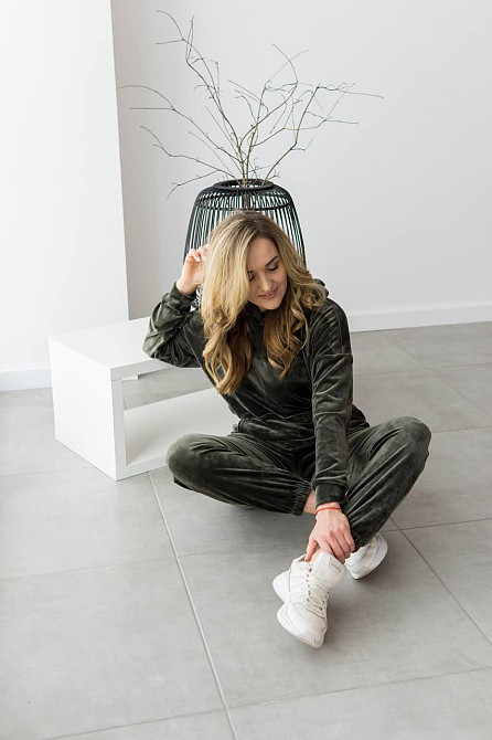 Жіночий велюровий костюм із капюшоном Хакі S Харків - фото 7