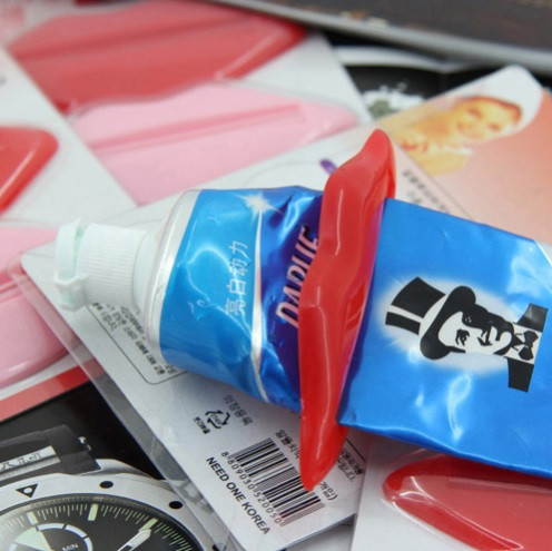 Выдавливатель для тюбика 