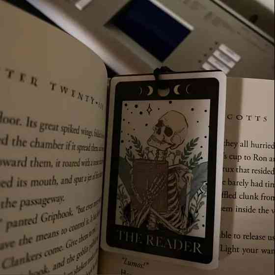 Готична акрилова закладка "The reader" з чорною китицею. ОригІнальна закладка для книжок. Подарунок  Київ