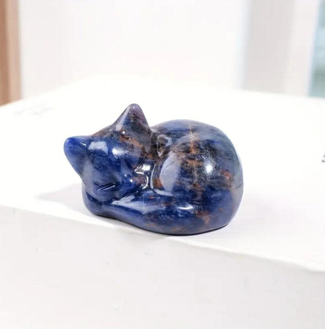 Котик із содаліту – мініатюрна кам’яна фігурка 40 мм Київ - фото 1