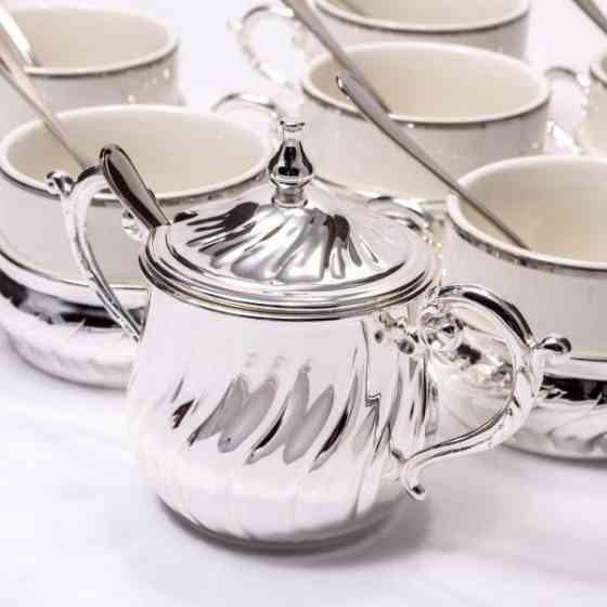 Чайный сервиз (6 чашек в подстаканниках, 6 чайных ложечек, 1 сахарница и 1 ложечка для сахара Ровно