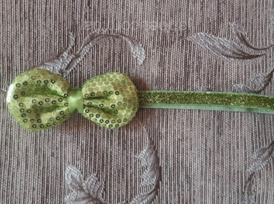 Дитяча салатова пов'язка з паєтками - бант 9*5 см, окружність 38-50см Київ - фото 1