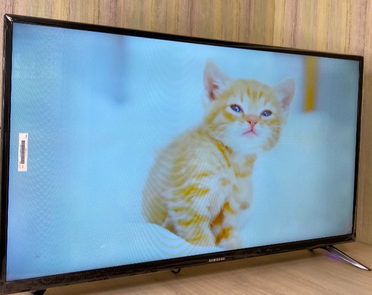 Тонкий телевизор Samsung Smart TV 42