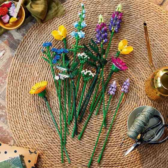 Конструктор LEGO Botanicals Букет польових квітів 939 деталей (10313) Харків