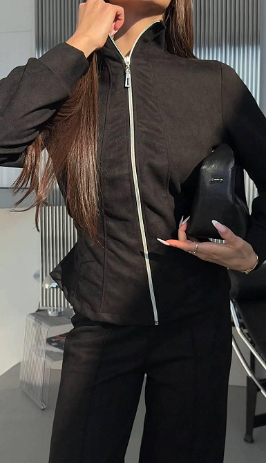 Женский стильный костюм двойка: жакет и штаны с разрезами замш на дайвинге Одесса - изображение 2