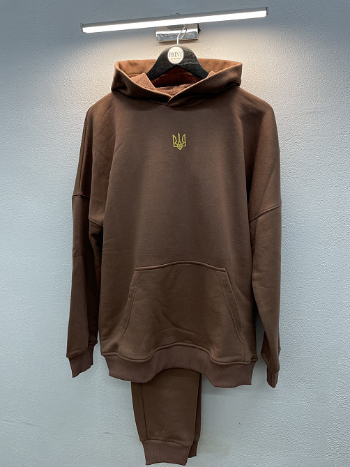 Коричневий весняний костюм з тризубом L Чернівці - фото 1