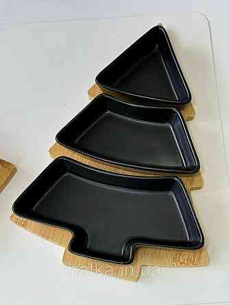 Тарілка менажниця новорічна "Чорна Ялинка" кераміка 26*15*h5 см бамбукова підставка 8030-389 Київ