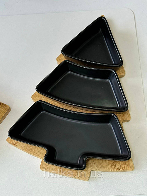 Тарілка менажниця новорічна "Чорна Ялинка" кераміка 26*15*h5 см бамбукова підставка 8030-389 Київ - фото 1