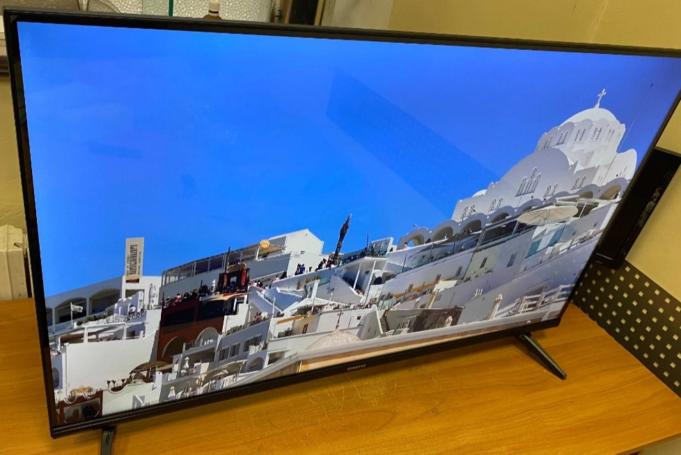 Новинка 2023 Телевизор: Samsung 45