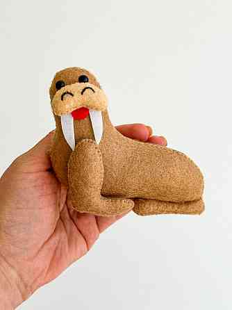 М’яка фетрова іграшка морж ручної роботи – безпечна розвиваюча іграшка Київ