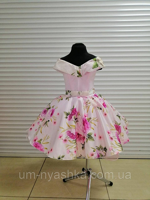 Пышное нарядное платье в горох в стиле 