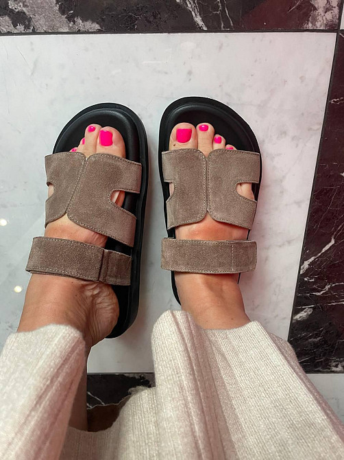 SEE SEVEN Модні шльопанці жіночі з натуральної замші капучино на низькому ходу SEE SEVEN 1662 р Коломыя - изображение 2