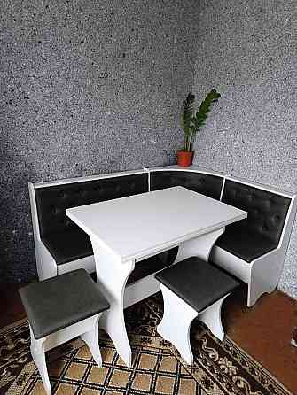 Мягкий кухонный уголок Семейный Белый 114 см х 154 см (Уголок+стол+2 табурета) Львов