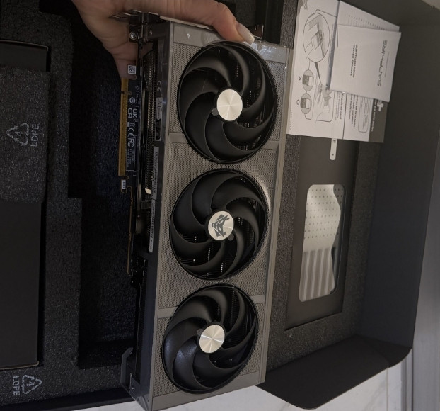 Видеокарта Sapphire Radeon RX 9070 16GB NITRO+ Харьков - изображение 3