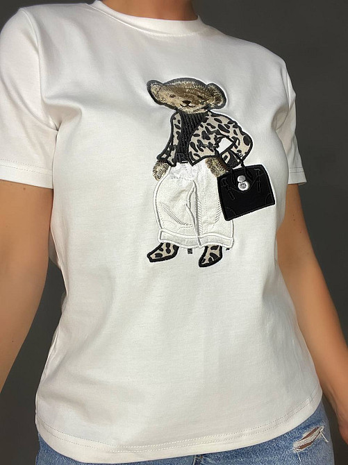 Футболка жіноча A-N 26007 базова однотонна нашивка ведмедик з сумкою середня довжина one size, білий, one size Київ - фото 7