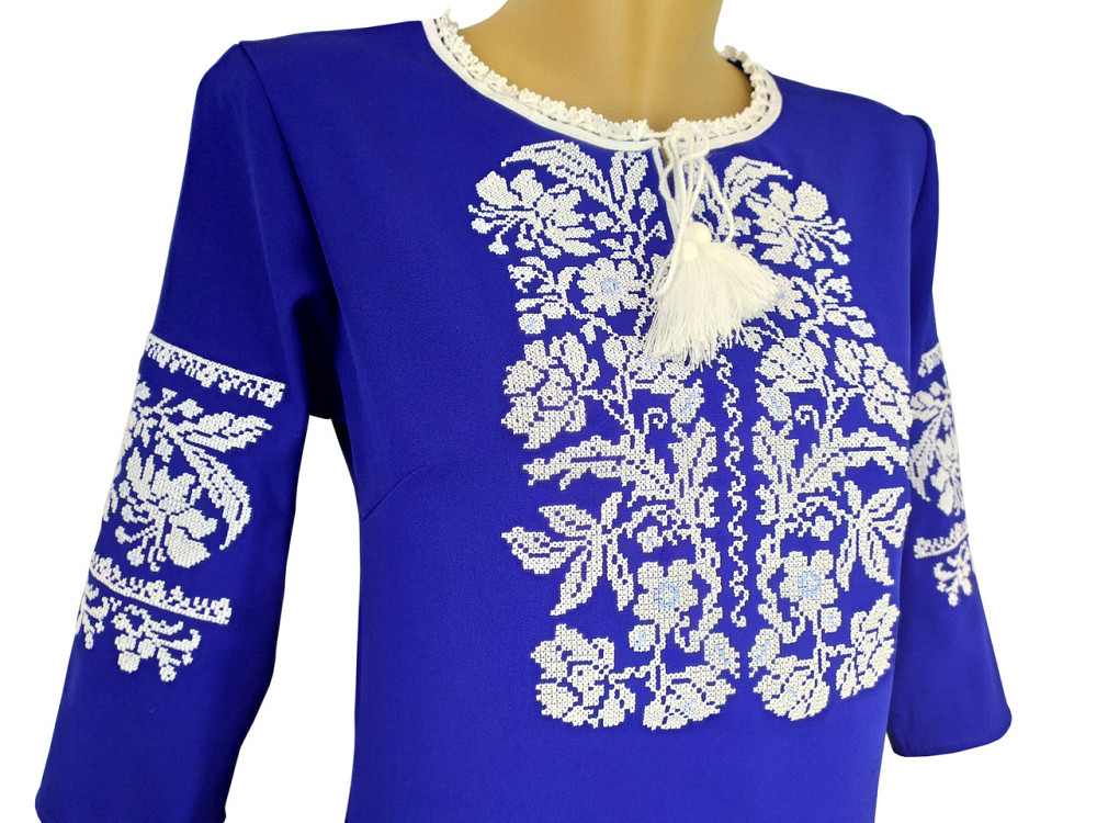 Синее вышитое короткое платье с цветочным орнаментом с белой вышивкой Киев - изображение 2