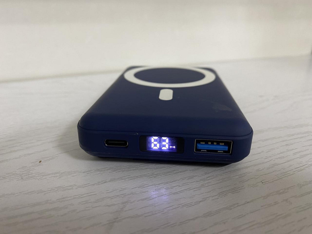 Б/В Power Bank AOGUERBE 10000 mAh MagSafe 22.5W: портативний зарядний пристрій зі складною підставкою та дисплеєм Київ - фото 3