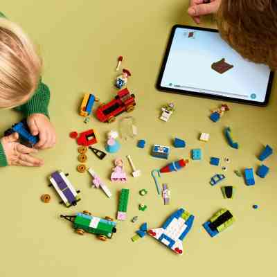 Конструктор LEGO Disney и Pixar Празднование из Истории игрушек: поезд и авто для гонок (43264) Винница