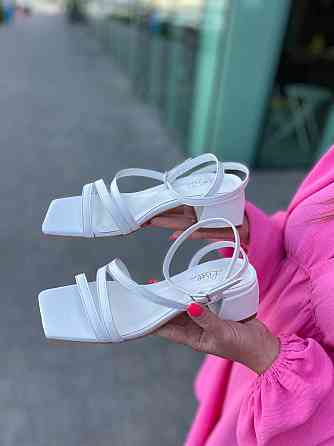 LIRIO Босоніжки жіночі білі LIRIO L0274/4073-57 з натуральної шкіри на низькому каблуці / Босон Коломия