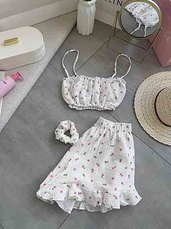 Жіноча ніжна принтована піжама: топ і шорти + гумка для волосся натуральний муслін Молочний 3 Одеса