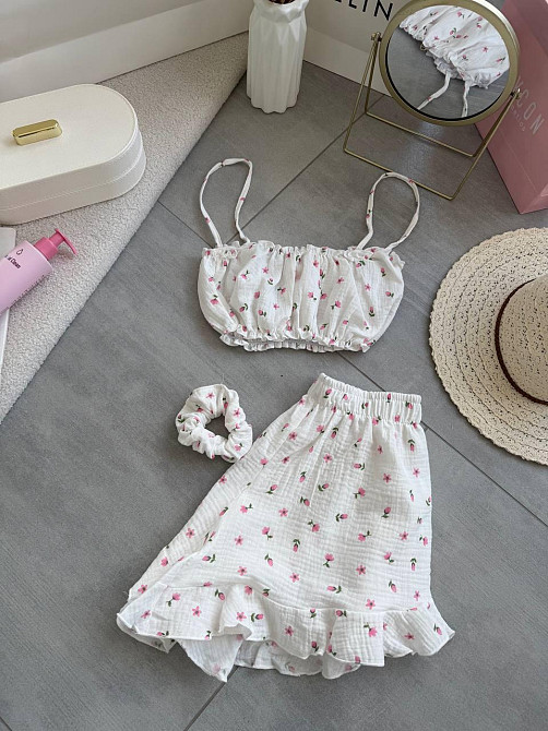 Женская нежная принтованная пижама: топ и шорты + резинка для волос натуральный муслин Молочный 3 Одесса - изображение 6