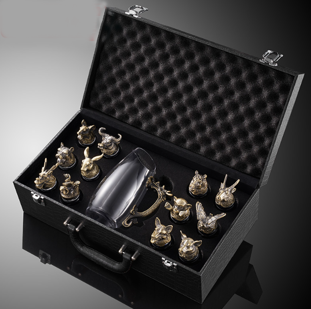 Набор рюмок Китайский гороскоп 30 мл х 12 шт Графин 300 мл в Кейсе Бронза Кременчуг - изображение 1