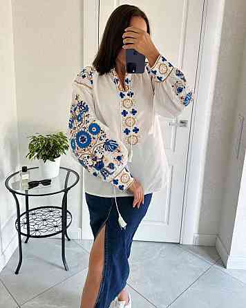 Женская современная вышиванка с голубо-желтой вышивкой и кисточками 80% хлопок, 20% полиэстер 46 Одесса