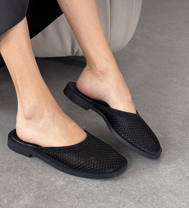 Mermaid Стильні шльопанці жіночі, натуральна шкіра + сітка, чорні з закритим носком літні Merma Коломия - фото 1