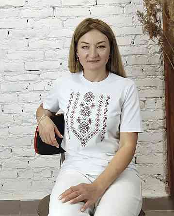 Жіноча біла вишиванка — футболка з червоно-чорним орнаментом 2XL Київ