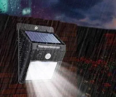 Уличный навесной фонарь с датчиком движения 609-20 диодов + solar 107х53х142 мм Время работы 8-10 часов Одесса