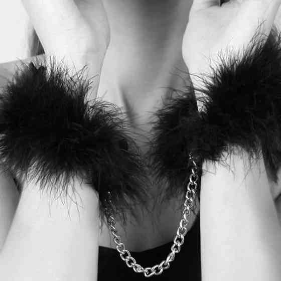 Наручники с перьями Bijoux Indiscrets черные, OS Sex Aura Киев