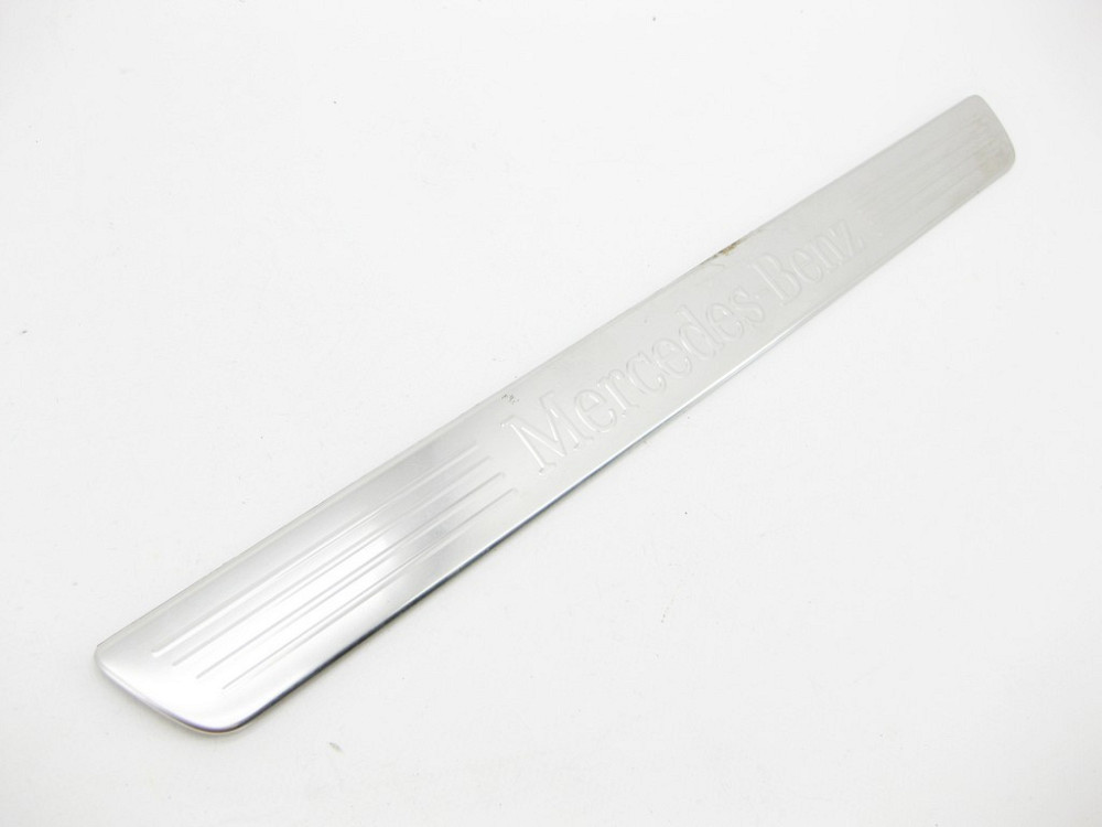 Mercedes-Benz  A2466800135 Поріжок отвору передніх дверей з написом "Mercedes-Benz" Одеса - фото 3