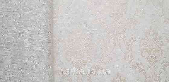 Шпалери вінілові на флізеліні Grandeco Universe 5 вензелю завитки сріблясті на молочному Київ