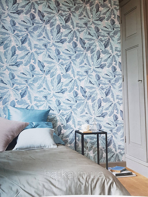 Шпалери флізелінові еко Casadeco Five o'clock 0.53х10 листя великі квіти блакитні, сірі на бежевому під тканина Київ - фото 1