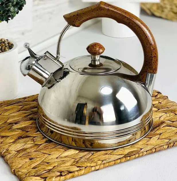 Элегантный чайник из нержавеющей стали с свистком, капсульным дном и удобной ручкой — 3,5 л, для всех плит Одесса - изображение 2