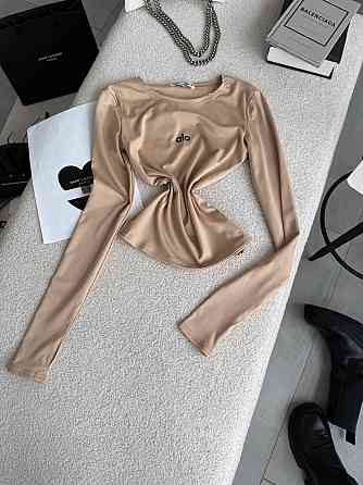 Стильний жіночий базовий лонгслів із написом і вирізом під пальчик мікродайвінг беж Одеса